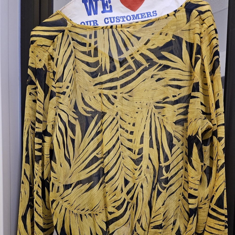 H&M Blouse - Picture 2 of 2